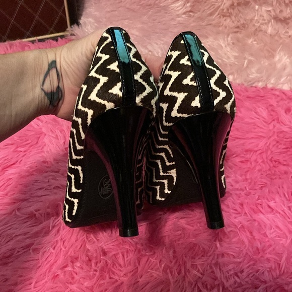 Sofft Moselle calf hair chevron pattern patent heel pumps in cream and brown 10 - Picture 10 of 12